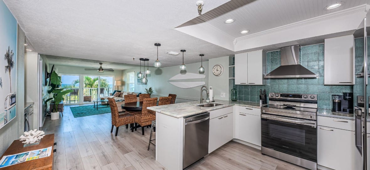 Fully equipped beachfront condo for Treasure Island Florida vacation rentals