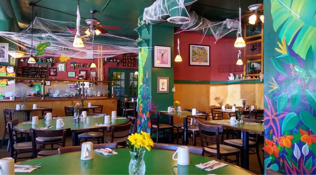 Interior dining room at The Frog Pond near Treasure Island