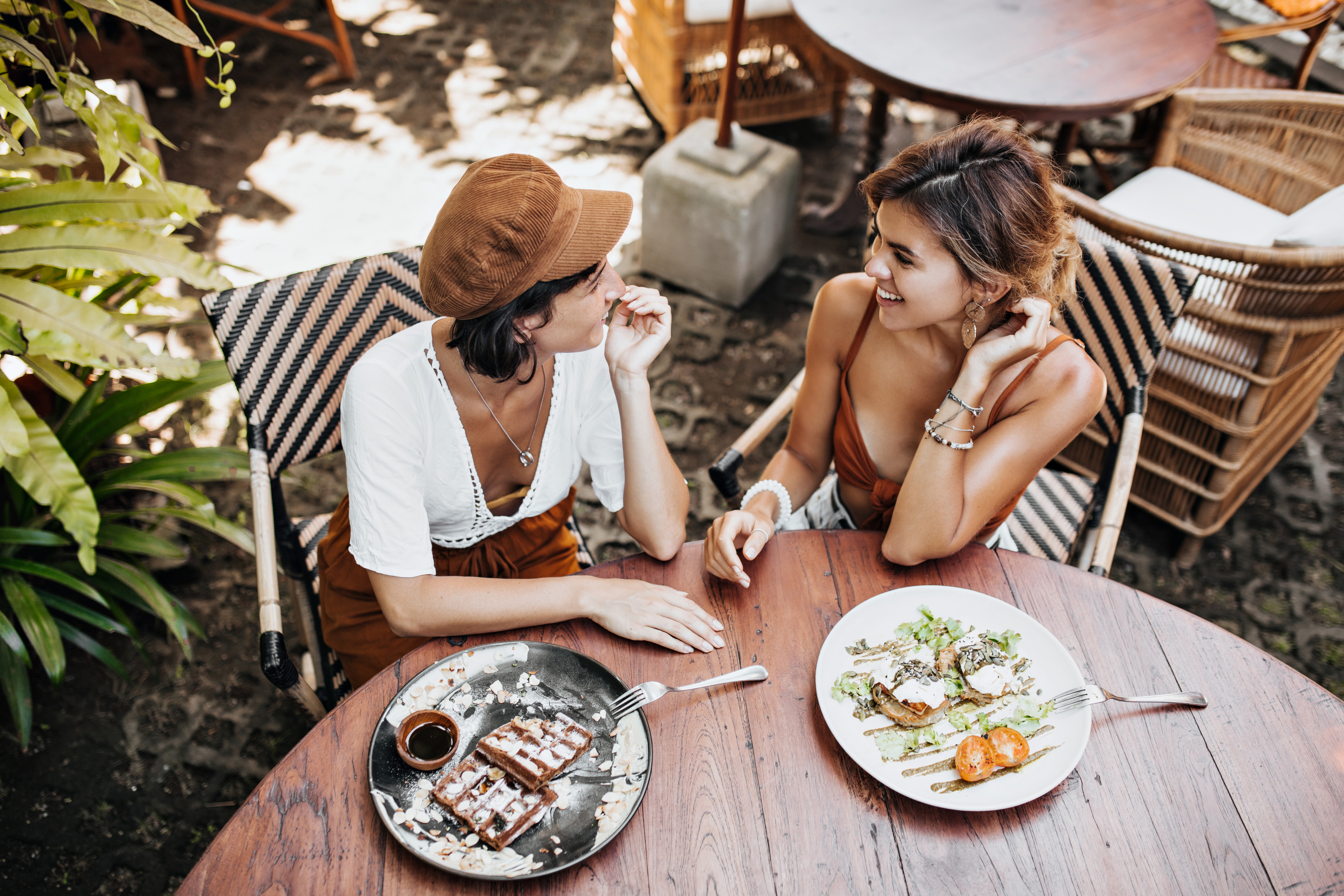 Guests enjoying a relaxed café morning near Indian Shores