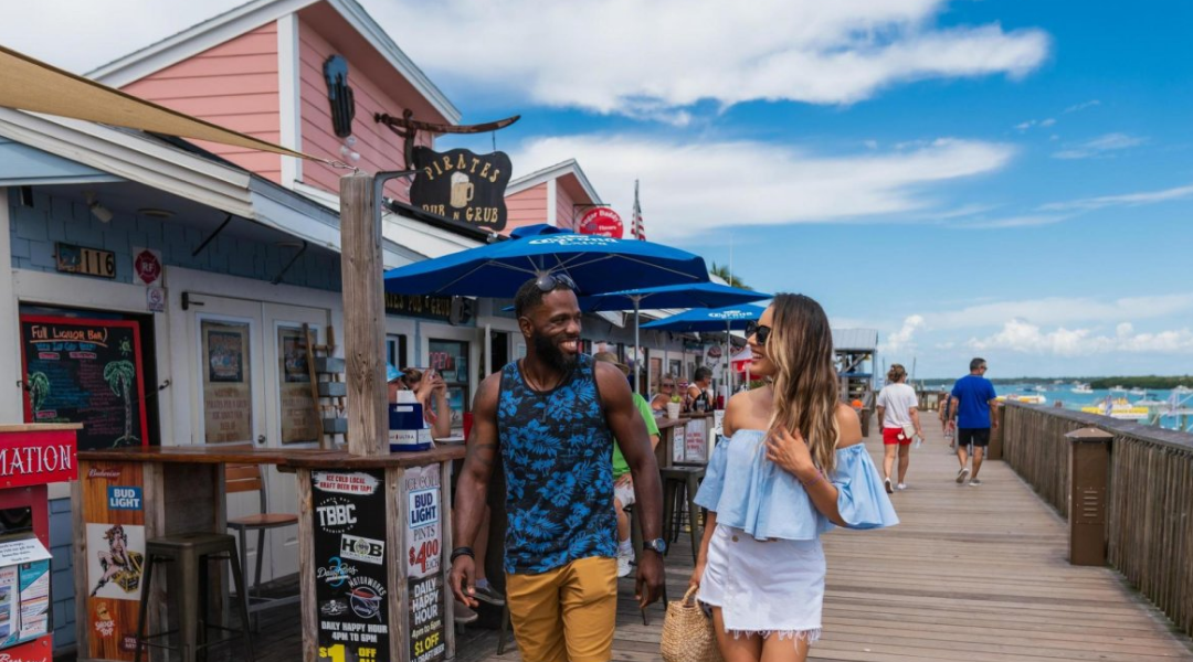 Visitors shopping along Johns Pass boardwalk